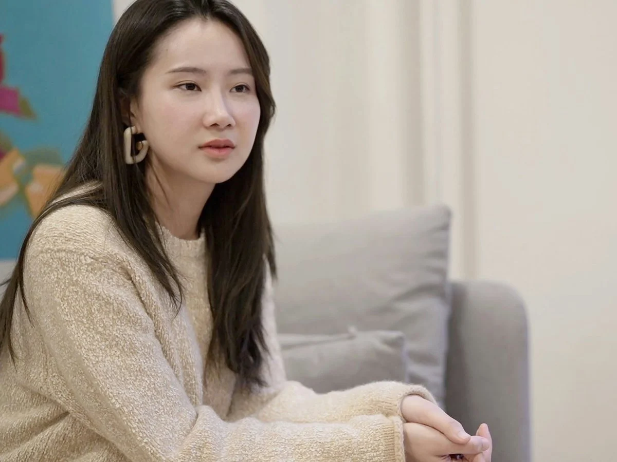 head person face adult female woman happy smile black hair hair