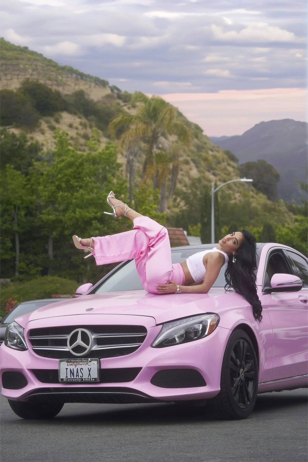 spoke alloy wheel car car wheel tire wheel coupe sports car person dress